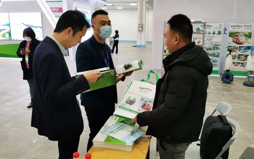 電動(dòng)洗地機(jī)廠家