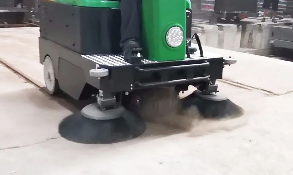 瑪西爾小型掃地車(chē)